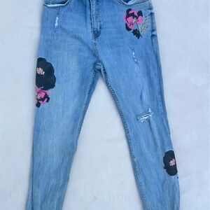 Forever 21 Floral Embroidered Straight Leg Jeans in Blue